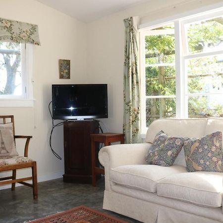 The Leafy Flat Apartamento Havelock North Exterior foto